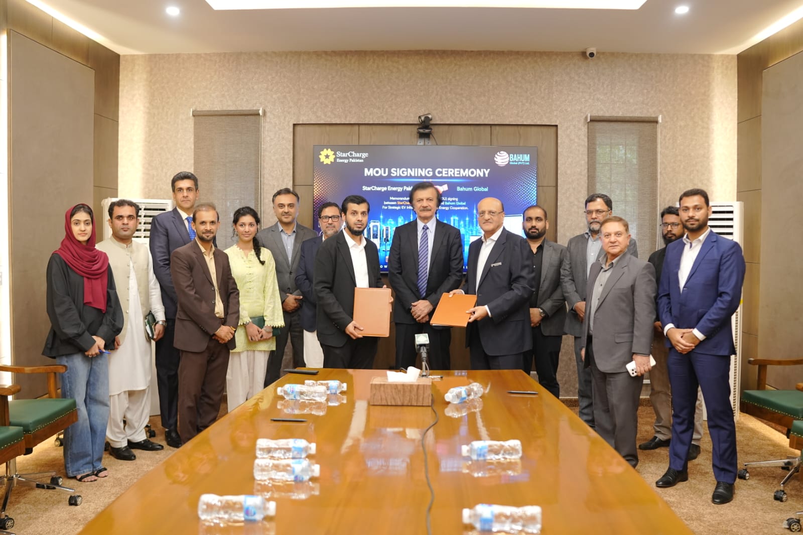  Federal Minister Haroon Akhtar Khan Calls EV Revolution a Game-Changer at StarCharge Energy Pakistan Bahum Global MOU Signing Ceremony